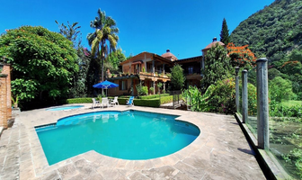 Foto de inmueble en Privada Bugambilias, Col. El Arco C.P. 51217, Valle de Bravo