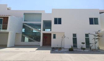 Foto de inmueble en Avenida Estado DE México al 3000 #3001, Col. Santa Cruz C.P. 52140, Metepec