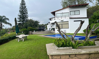 Foto de inmueble en Privada 2 de Noviembre, Col. Santa María Ahuacatlan C.P. 51200, Valle de Bravo