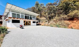 Foto de inmueble en av toluca, Col. Valle de Bravo C.P. 51200, Valle de Bravo