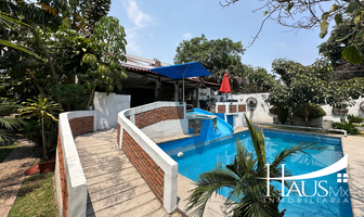 Foto de inmueble en Vicente Guerrero, Col. Ocotepec C.P. 62220, Cuernavaca