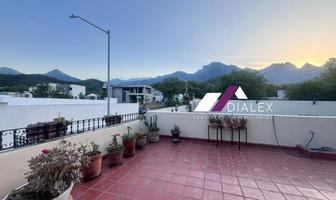 Foto de inmueble en Renta Residencia de 670 m2 EL Cercado en Santiago - 4 Recámaras, Cochera 5 Autos + Paneles Solares, Col. El Cercado Centro C.P. 67320, Santiago