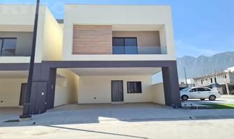 Foto de inmueble en Casa de 3 Plantas con Estancia y Amplia Área Social en Fraccionamiento en Dominio Cumbres, Col. Residencial Santuario C.P. 66024, García