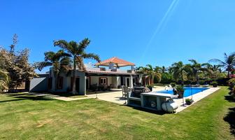Foto de inmueble en puerto, Col. Barra de Navidad C.P. 70938, Santa María Colotepec