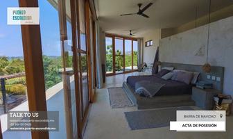 Foto de inmueble en puerto, Col. Barra de Navidad C.P. 70938, Santa María Colotepec