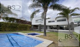 Foto de inmueble en KL/ Renta Hermosa Casa EN Pequeña Privada CON Vigilancia Y Vista AL Lago. 4 Recámaras., Col. Juriquilla C.P. 76226, Querétaro