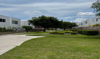 Foto de inmueble en Avenida Santa Fe, Col. Juriquilla Santa Fe C.P. 76230, Querétaro
