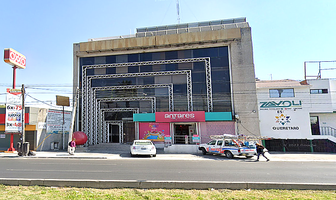 Foto de inmueble en Av. 5 de febrero, Col. Las Campanas C.P. 76010, Querétaro
