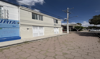 Foto de inmueble en Avenida Juárez, Col. Rivera de los Sabinos C.P. 76754, Tequisquiapan