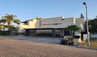 Foto de inmueble en Casa Premium en Venta 4 Rec., Jardin, Jacuzzi en Esquina,  Privada en Juriquilla Qro., Col. Villas del Mesón C.P. 76226, Querétaro