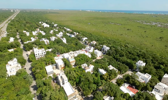 Foto de inmueble en Calle Bosque, Col. Joaquín Zetina Gasca C.P. 77580, Puerto Morelos