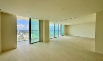 Foto de inmueble en Av. Puerto Cancún, Col. Novo Cancún C.P. 77500, Benito Juárez