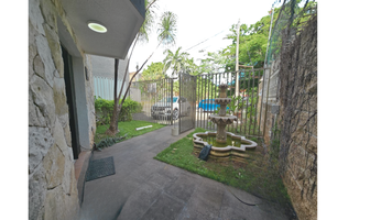 Foto de inmueble en Av nader, calle Durazno, Cancun, Col. Novo Cancún C.P. 77500, Benito Juárez