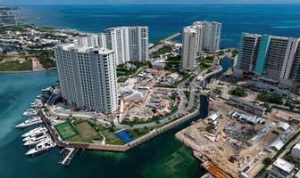 Foto de inmueble en Avenida Kukulcán, Col. Novo Cancún C.P. 77500, Benito Juárez