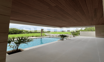 Foto de inmueble en Avenida Puerto Cancún, Col. Novo Cancún C.P. 77500, Benito Juárez