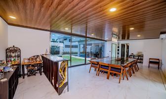 Foto de inmueble en Av. Huayacán, Cancún, Col. Paraíso Cancún C.P. 77536, Benito Juárez