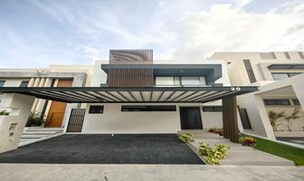 Foto de inmueble en Casa en Venta/renta, 4 Recamaras, Alberca, Av. Huayacán, Vía Cumbres, Cancún,, Col. Residencial Cumbres C.P. 77560, Benito Juárez