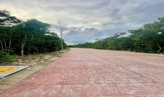Foto de inmueble en Av Huayacan, Col. Vía Cumbres Residencial C.P. 77560, Benito Juárez
