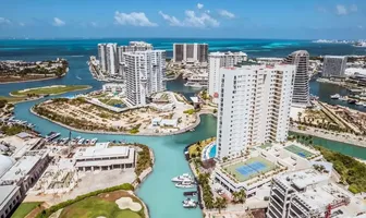 Foto de inmueble en Blvd. Puerto Cancún #1, Col. Zona Hotelera C.P. 77500, Benito Juárez