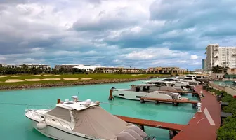 Foto de inmueble en PUERTO CANCÚN, LA VELA #S/N, Col. Zona Hotelera C.P. 77500, Benito Juárez