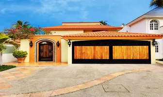 Foto de inmueble en JULIO BERDEGUE #341, Col. El Cid C.P. 82110, Mazatlán
