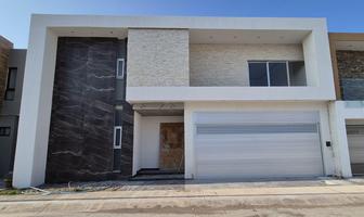 Foto de inmueble en Las Palmas Green Casa en Venta con Recamara en Planta Baja y Amplio Jardín, Col. Las Palmas C.P. 94274, Medellín de Bravo