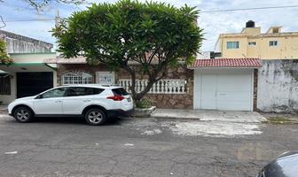 Foto de inmueble en Casa en Venta en Fraccionamiento Reforma, Veracruz, con Estudio de Acceso Independiente y Cochera Pa, Col. Reforma C.P. 91919, Veracruz