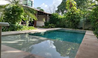 Foto de inmueble en En 2 Plantas, 3 Recámaras, Piscina, al Norte de la Ciudad - Santa Rita Cholul, Merida, Col. 5 Colonias C.P. 97280, Mérida