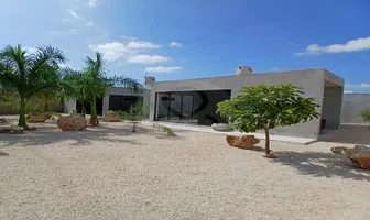 Foto de inmueble en Fraccionamiento Las Margaritas de Cholul, Col. Los Cocos C.P. 97000, Mérida
