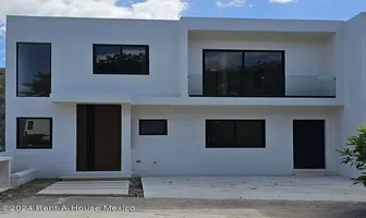 Foto de inmueble en Andador Carretera Mérida Progreso #1, Col. Santa María Yaxché C.P. 97308, Mérida