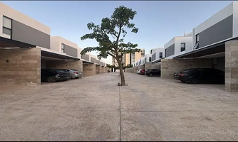 Foto de inmueble en 19 Diag., Col. Temozon Norte C.P. 97302, Mérida