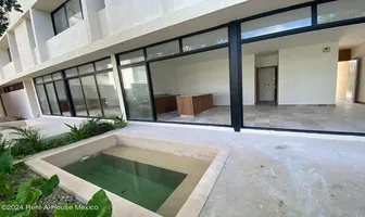 Foto de inmueble en Calle 48 entre 69 y 79 #1, Col. Temozon Norte C.P. 97302, Mérida
