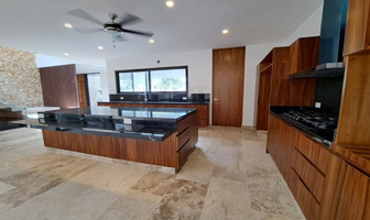 Foto de inmueble en calle 10, Col. Temozon Norte C.P. 97302, Mérida
