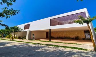 Foto de inmueble en calle 1, Col. Xcanatún C.P. 97302, Mérida