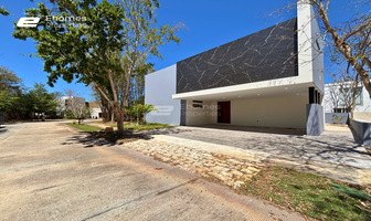 Foto de inmueble en calle 20, Col. Yucatán Country Club C.P. 97308, Mérida