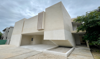 Foto de inmueble en calle 52, Col. Yucatán Country Club C.P. 97308, Mérida