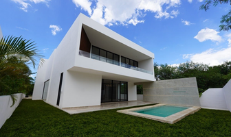 Foto de inmueble en calle X, Col. Yucatán Country Club C.P. 97308, Mérida