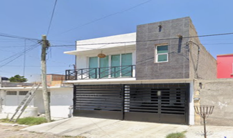 Foto de inmueble en Santiago Michac 112, Villas de Santiago, 76148 Santiago de Querétaro, Qro. #112, Col. Lomas de San Pedrito (Sección Portales) C.P. 76148, Querétaro
