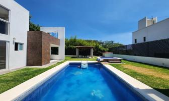 Foto de inmueble en Casa Crisantemo II Residencia Exclusiva con Alberca Jacuzzi  #s/n, Col. Rancho San Diego C.P. 51924, Ixtapan de la Sal