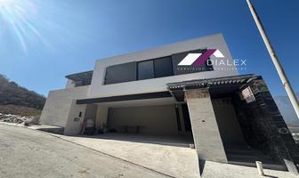 Foto de inmueble en Venta Casa de 3 Niveles en Fracc. Castaños del Vergel -carretera Nacional + Roof TOP con Asador, Col. Aires del Vergel C.P. 64985, Monterrey