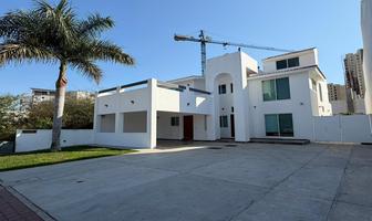 Foto de inmueble en Avenida del Estero, Col. Marina Mazatlán C.P. 82103, Mazatlán