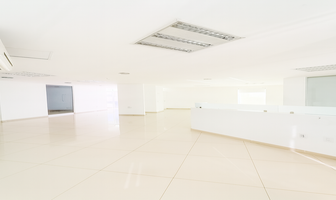 Foto de inmueble en Av paseo de la república, Col. Rinconada Jurica C.P. 76100, Querétaro