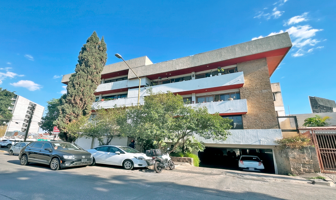 Foto de inmueble en Av. de los Arcos, Jardines del Bosque, Guadalajara, Jal., Col. Palacio de Gobierno Del Estado de Jalisco C.P. 44009, Guadalajara