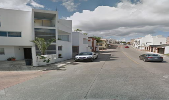Foto de inmueble en C. Budapest 34, Centro, 91193 Xalapa-Enríquez, Ver. #34, Col. Residencial Las Cumbres C.P. 91193, Xalapa