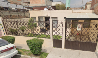 Foto de inmueble en Calle Leandro Valle, 56105 Texcoco de Mora, Méx., Col. San Pedro C.P. 56105, Texcoco