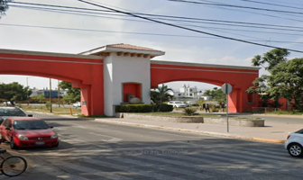 Foto de inmueble en Av. Tlaquepaque, Tlaquepaque, 45599 San Pedro Tlaquepaque, Jal., Col. El Refugio C.P. 45599, San Pedro Tlaquepaque
