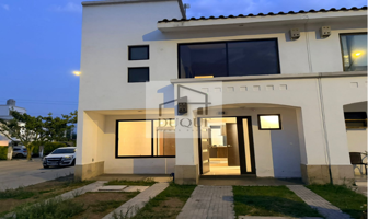 Foto de inmueble en Cuarto Cinturón Vial, 36625 Irapuato, Gto., Col. Residencial San Marino C.P. 36625, Irapuato