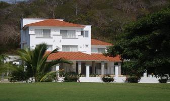 Foto de inmueble en  , Col. Campo de Golf C.P. 70988, Santa María Huatulco