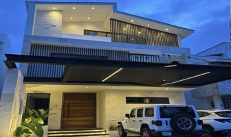 Foto de inmueble en Blvd. Kukulcan, La Isla, Zona Hotelera, 77500 Cancún, Q.R., Col. Residencial La Cascada C.P. 77500, Benito Juárez