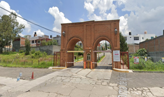 Foto de inmueble en Loma de la Cruz, 58095 Morelia, Mich., Col. Valle de los Arcos C.P. 58095, Morelia
